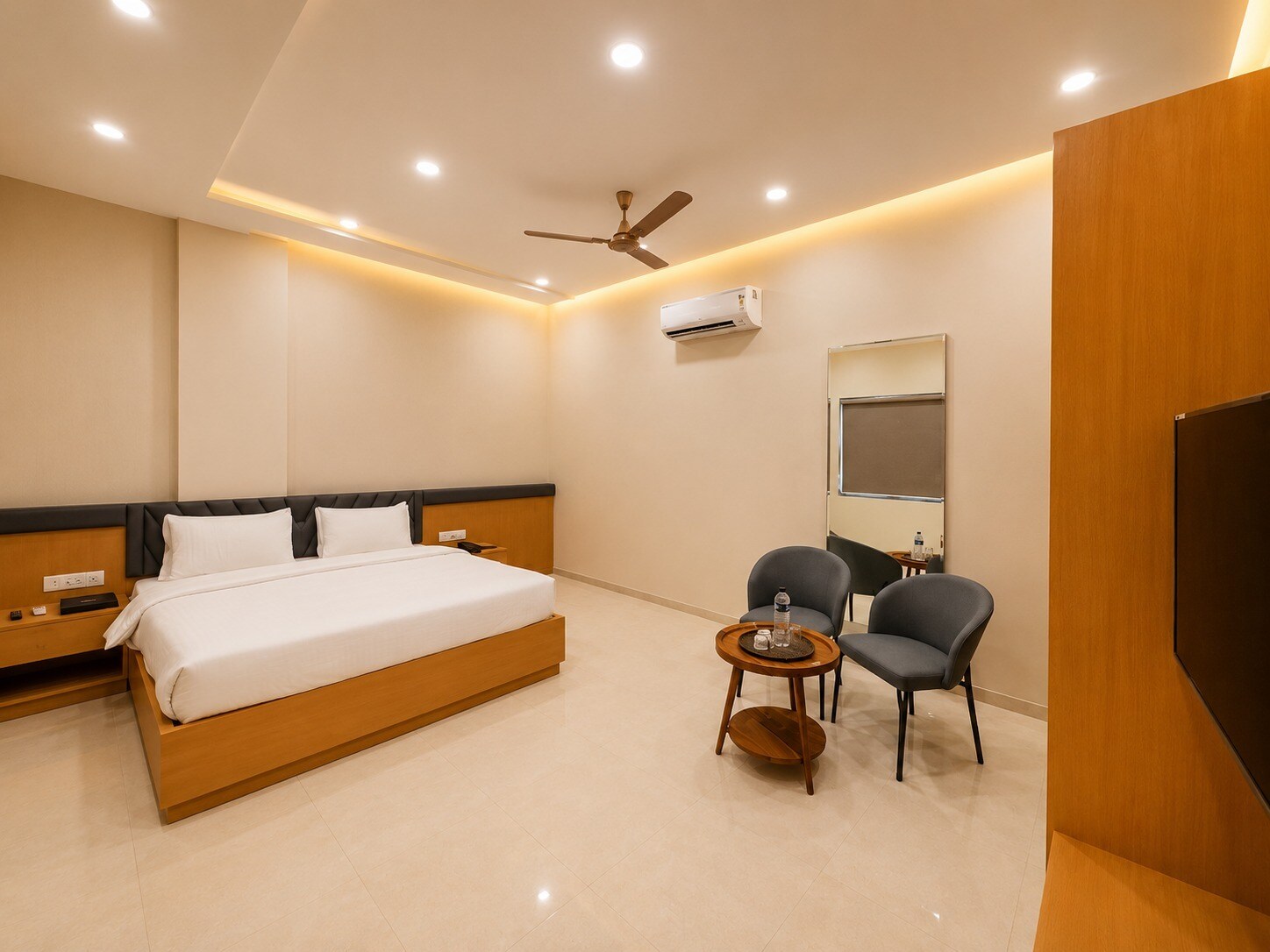 Hotel Sanwariya Seth & Restaurant - Tap to explore photos
