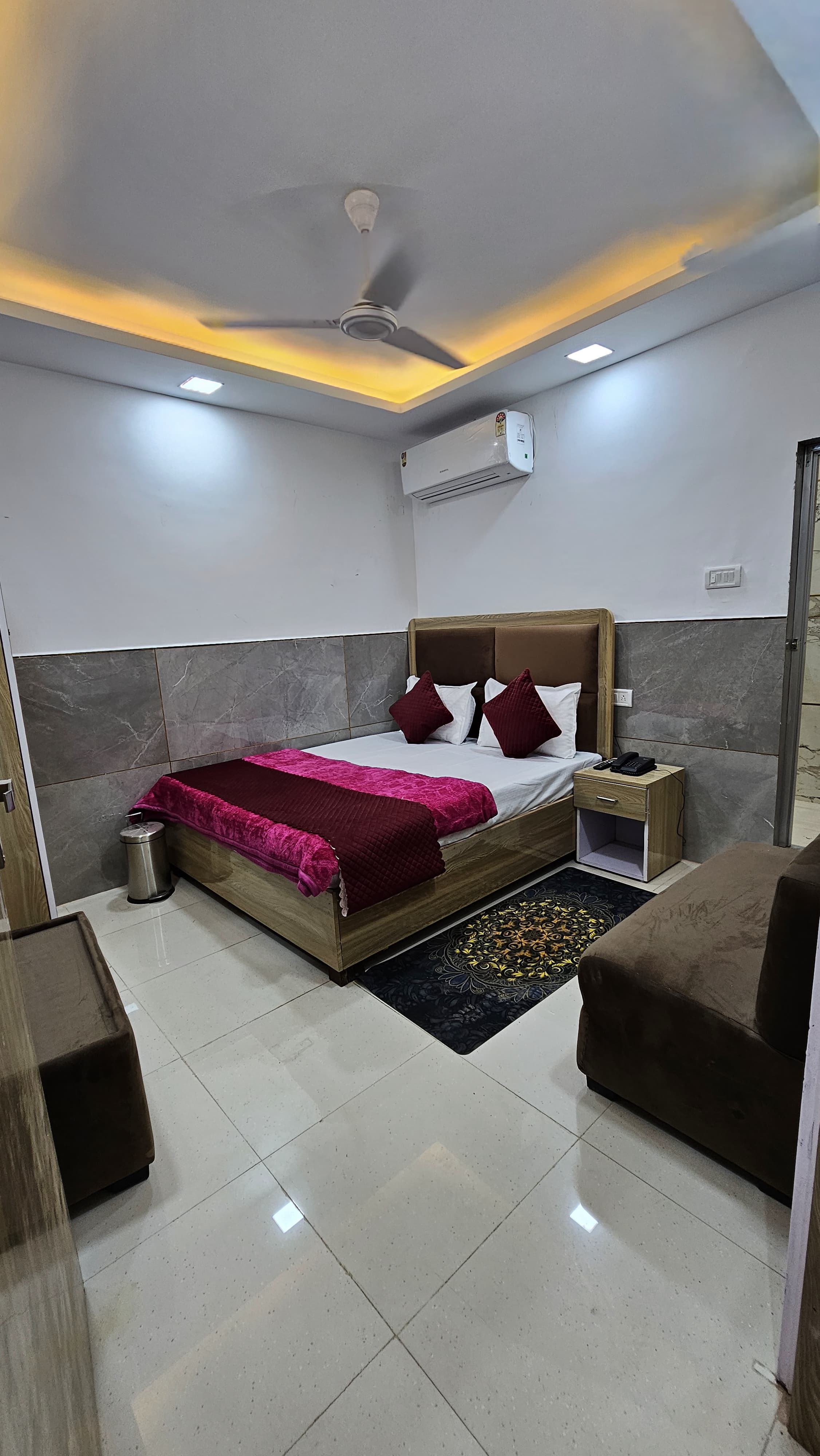 Hotel Sheeri Inn - Tap to explore photos