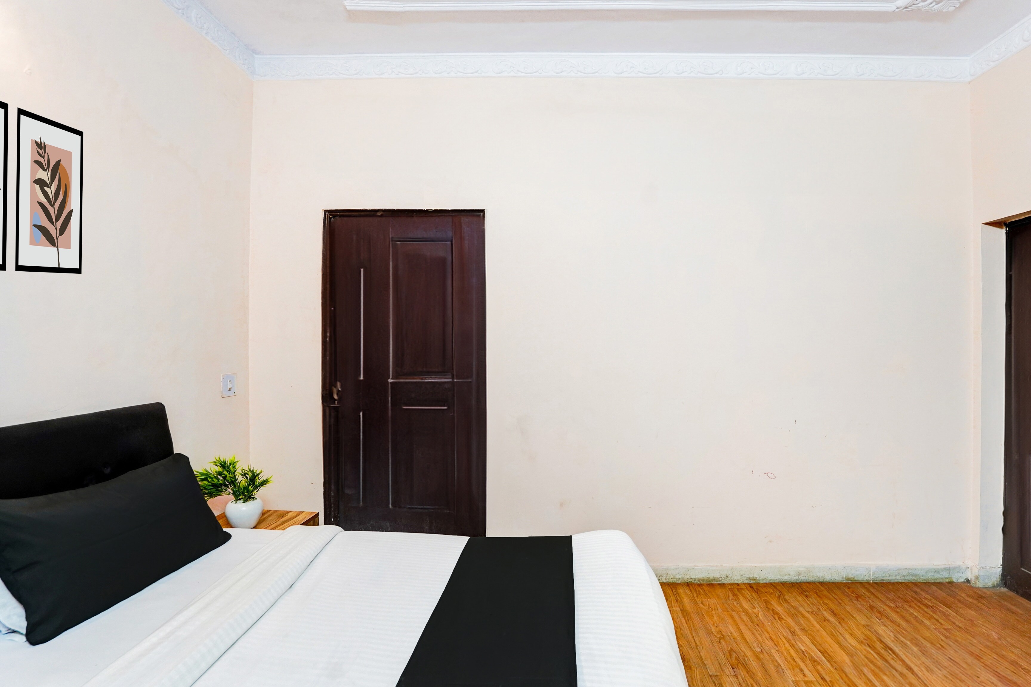 Super Hotel O Tyagi Road Near Prince Chowk Formerly Hotel Prabhu - Tap to explore photos