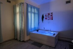 AP Luxe Stays Jacuzzi & Home Theater
