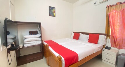 Living Edge Homestay Room Type - Deluxe Double or Twin Beds With Lake View