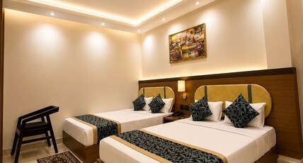 Hotel Shankuntla Palace - 400 Mtr from Vishnupad Mandir Room Type - Family Double Room
