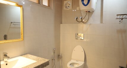 Ritu Regency Room Type - Deluxe Vista Balcony Room with Mountain