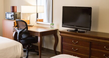 Holiday Inn Hotel & Suites BOLINGBROOK Room Type - 2 Queen Suite