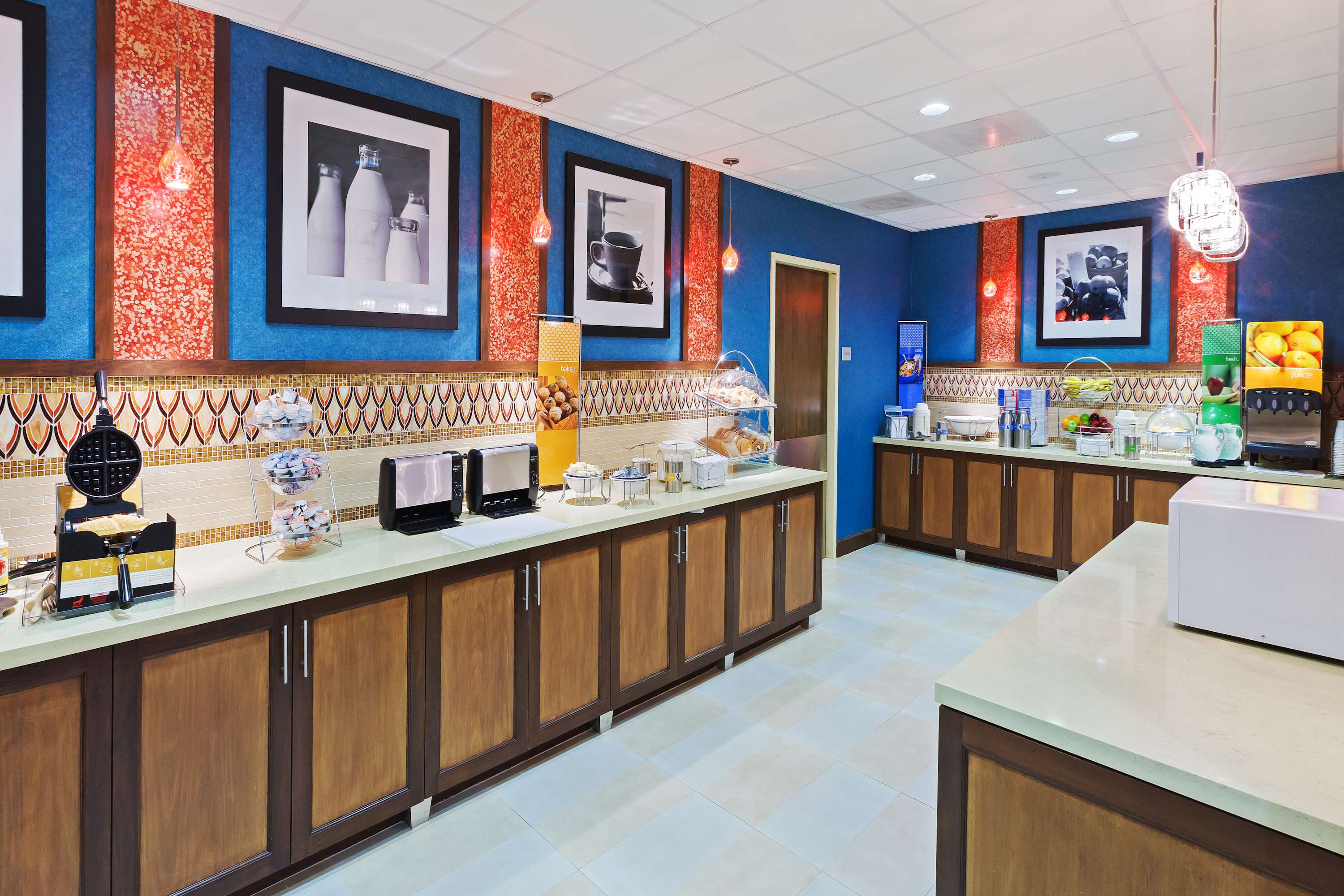 Hampton Inn by Hilton Austin/Oak Hill - Tap to explore photos
