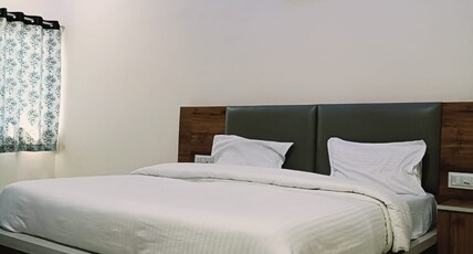 Hotel Aarya Room Type - Suite Room