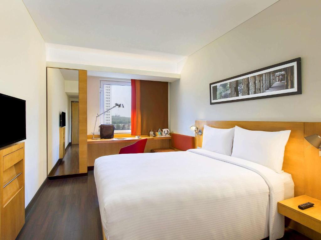 ibis Gurgaon Golf Course Road - An Accor Brand - Tap to explore photos