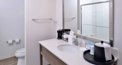 Hampton Inn & Suites by Hilton Shelby Room Type - 1 KING NONSMOKING