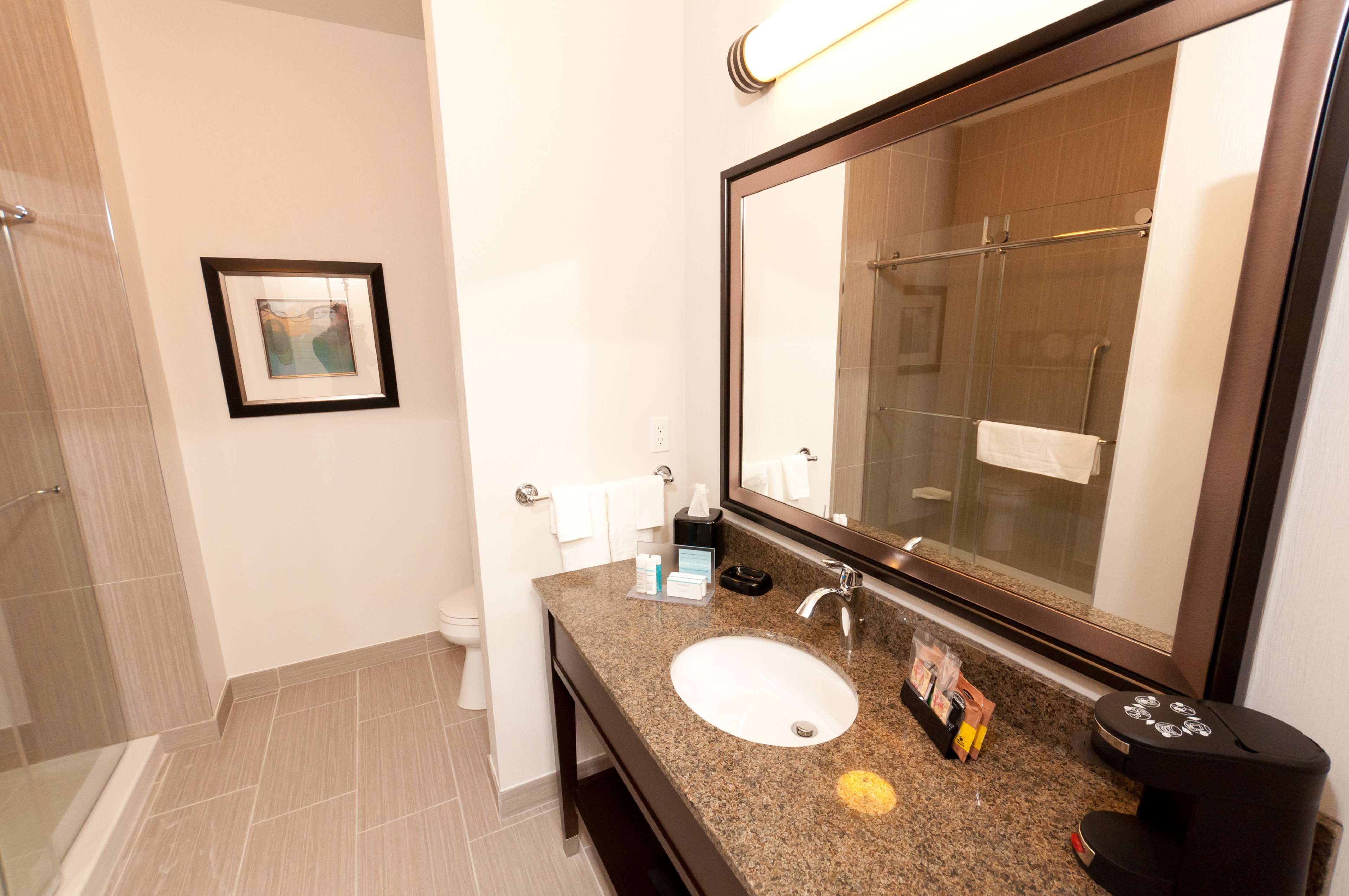 Hampton Inn & Suites East Gate Regina - Tap to explore photos