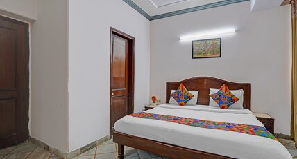 FabHotel Iconic Residency Room Type - Deluxe Room