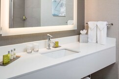 DoubleTree by Hilton Boston Logan Airport Chelsea