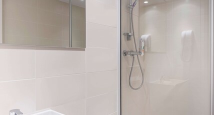 ibis Styles Paris Eiffel Cambronne Room Type - Standard Room with two single beds