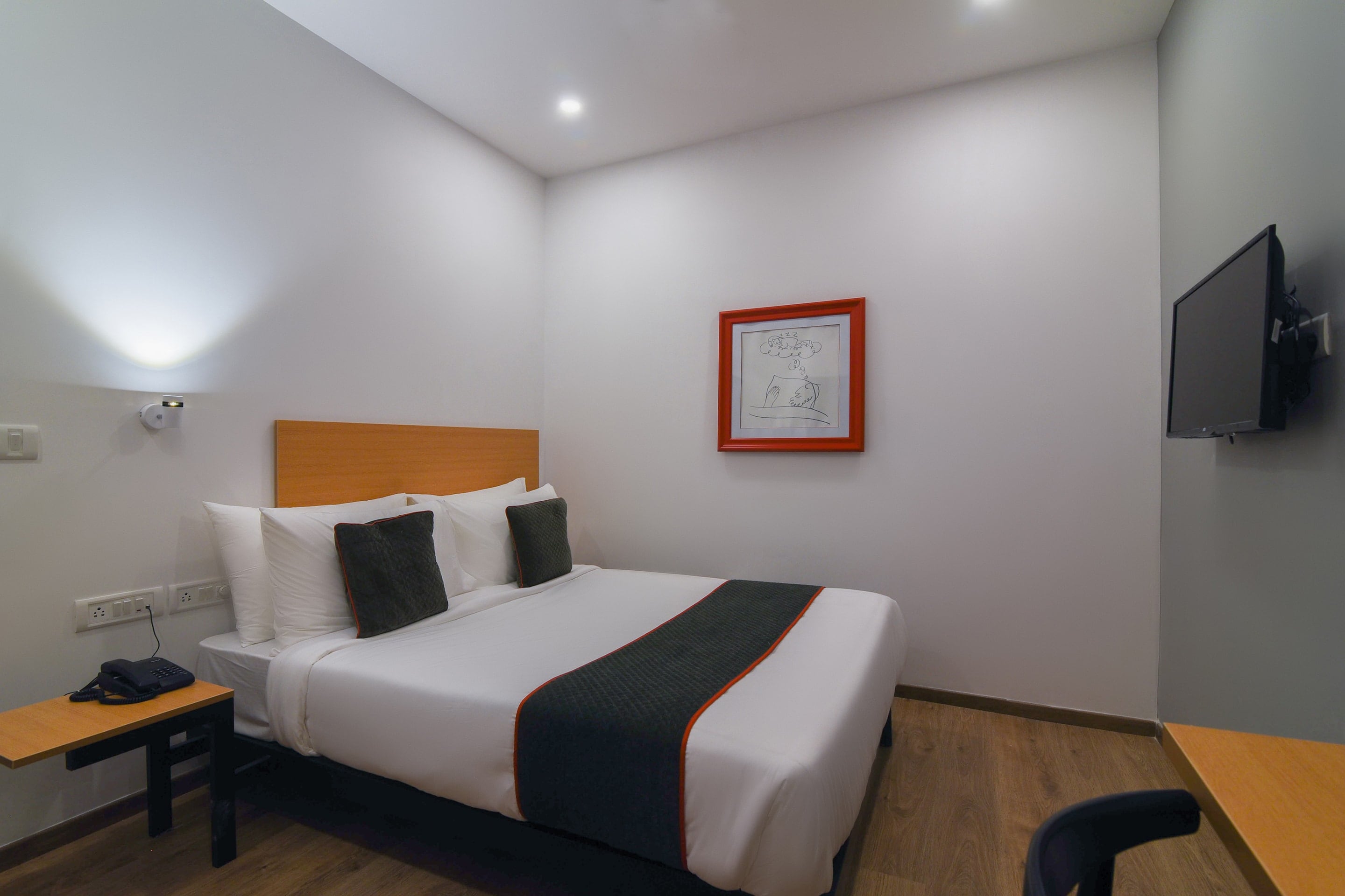 Super Townhouse Spruce Hotels Bellandur - Tap to explore photos
