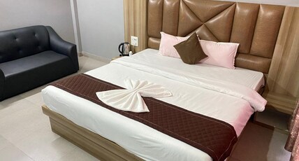 Hotel Seasons Room Type - DELUXE KING WITH BALCONY