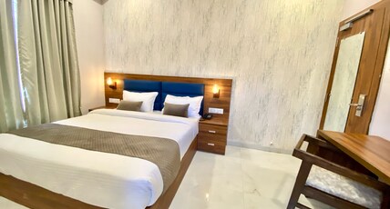 Hotel Mumbai House - LIG Behind CHL Hospital Room Type - DELUXE DOUBLE OR TWIN ROOM