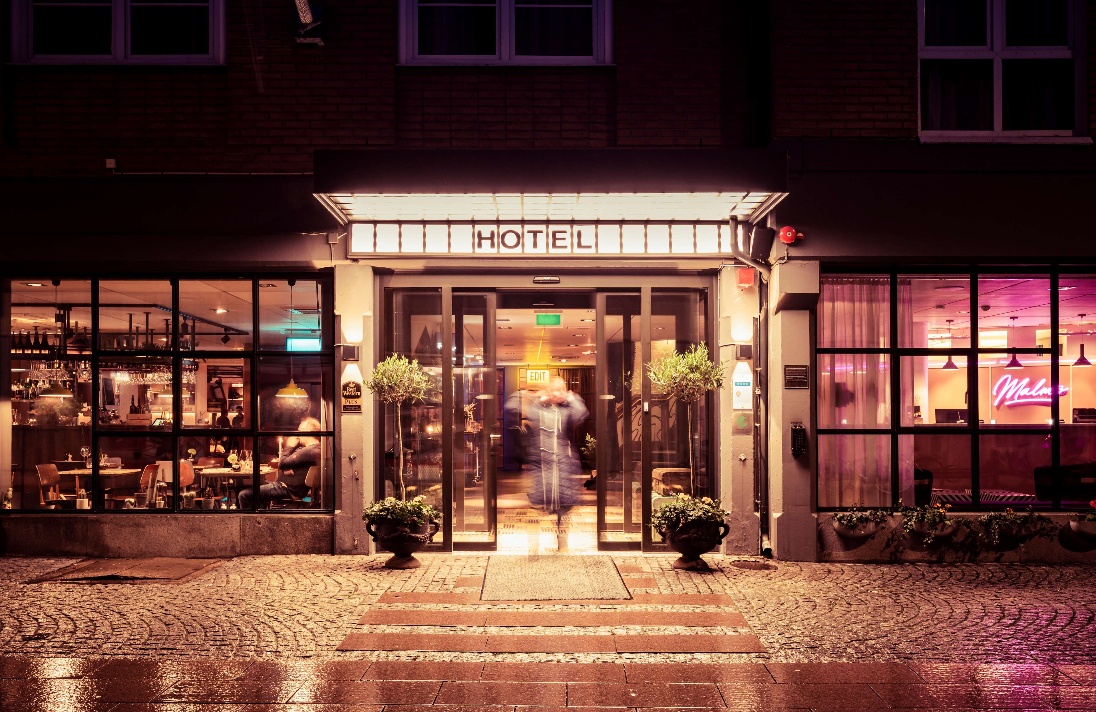 Best Western Plus Hotel Noble House - Tap to explore photos