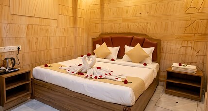 Batra Guest House Varanasi Room Type - Luxury Ac Room in Varanasi | Som Guffa (Room No-104) Batra Guest House Varanasi Room Type - Luxury Ac Room in Varanasi | Som Guffa (Room No-104)