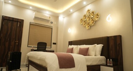 Sanwariya Home Stay Room Type - Super Deluxe King Bedroom
