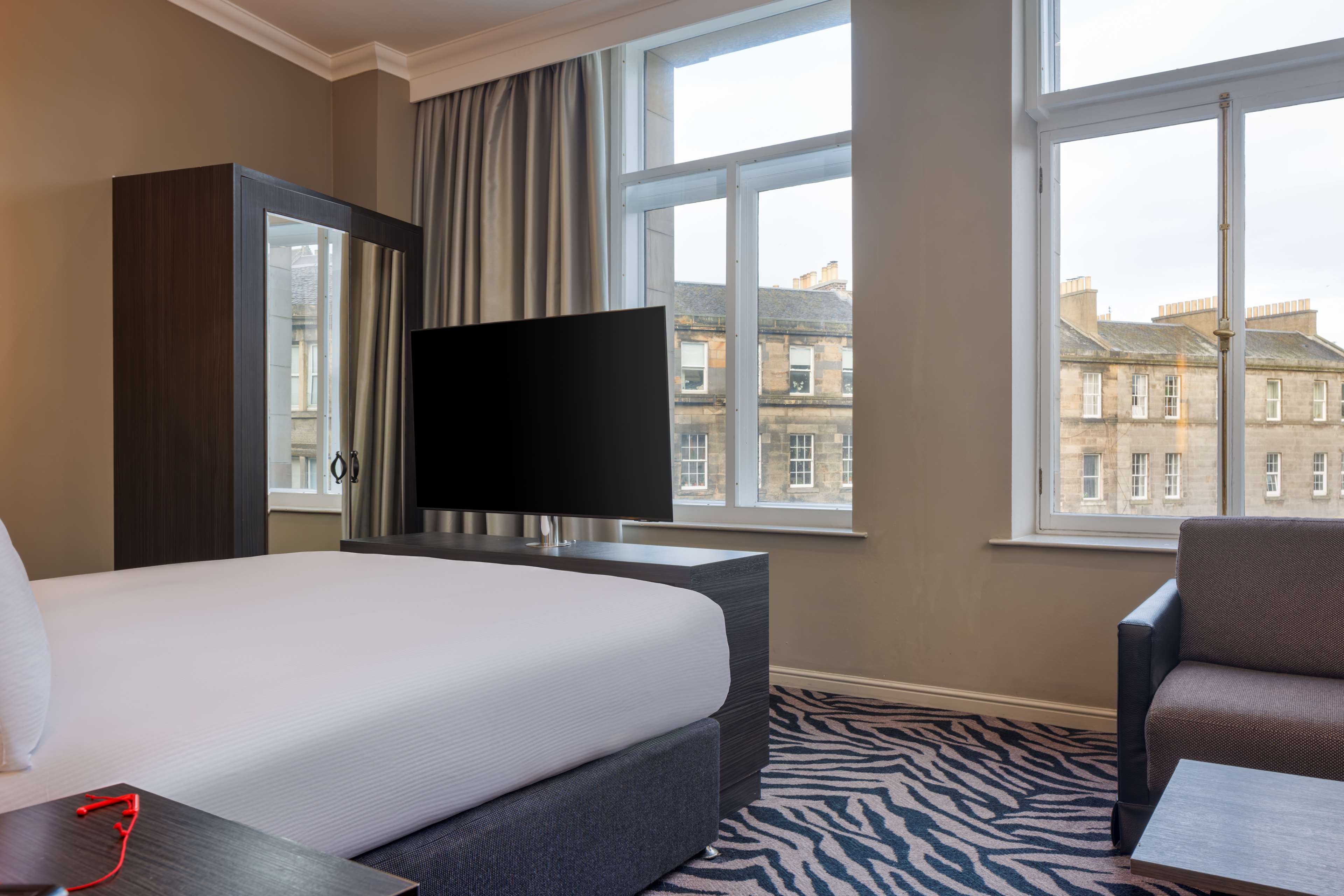 DoubleTree by Hilton Edinburgh City Centre - Tap to explore photos