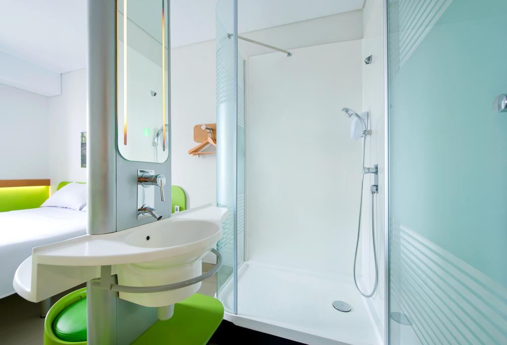 ibis budget Jakarta Daan Mogot - Tap to explore photos