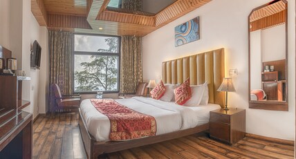 HOTEL SHINGAR MALL ROAD Room Type - Super Deluxe Room AC Hot Cold