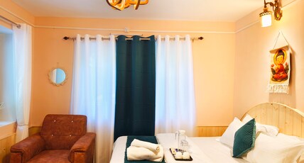 The Cozy Monks Riverside -Tirthan Valley Room Type - Bedroom 2