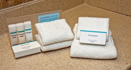 Hampton Inn & Suites Kalamazoo - Oshtemo Room Type - KING STANDARD NON SMOKING