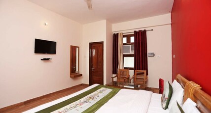 HOTEL GSA & GUEST HOUSE Room Type - Deluxe/AC Room
