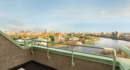 DoubleTree Suites by Hilton Hotel Boston - Cambridge Room Type - BALCONY ROOM ONLY-ONE KING