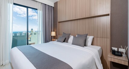 Patong Bay Residence Room Type - GRAND DELUXE SUNSET VIEW ROOM EXCLUSIVE