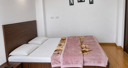 Bharmour View Hotel Room Type - Deluxe Double Bedroom