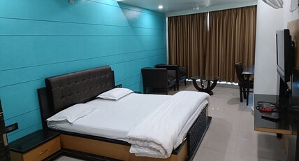 HOTEL VEGA INN Room Type - Deluxe Room