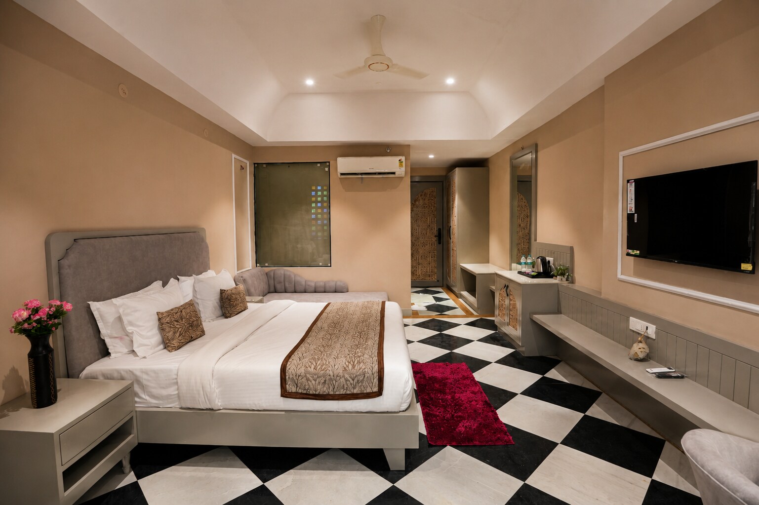 The Hari Mahal A Luxury Hotel in Udaipur - Tap to explore photos