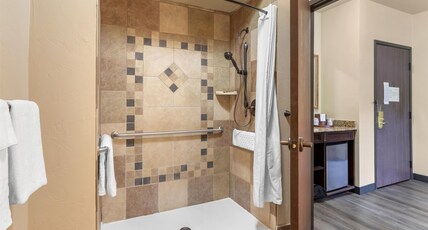 Best Western Plus Cimarron Hotel & Suites Room Type - 1 King Bed, Mobility Accessible, Communication Assistance, Roll In Shower, Non-Smoking, Full Breakfa