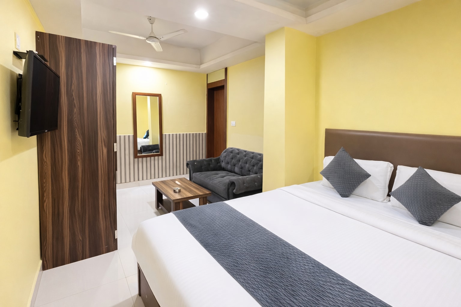 Hotel Soneva Inn - Tap to explore photos