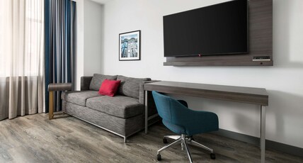 Hampton Inn and Suites Inner Harbor Room Type - 1 KING STUDIO STE NONSMOK
