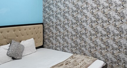 Varanasi Paying Guest House | Assi Ghat Room Type - Deluxe  Double A/c Room