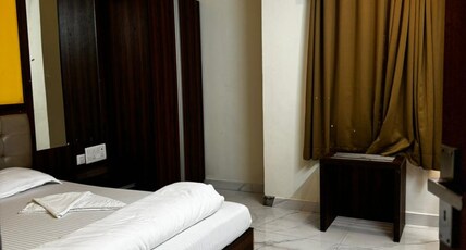 hotel breeze Room Type - Deluxe room NON AC hotel breeze Room Type - Deluxe room NON AC