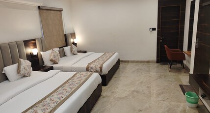 SHRI GAURANG PALACE Room Type - Family Suite