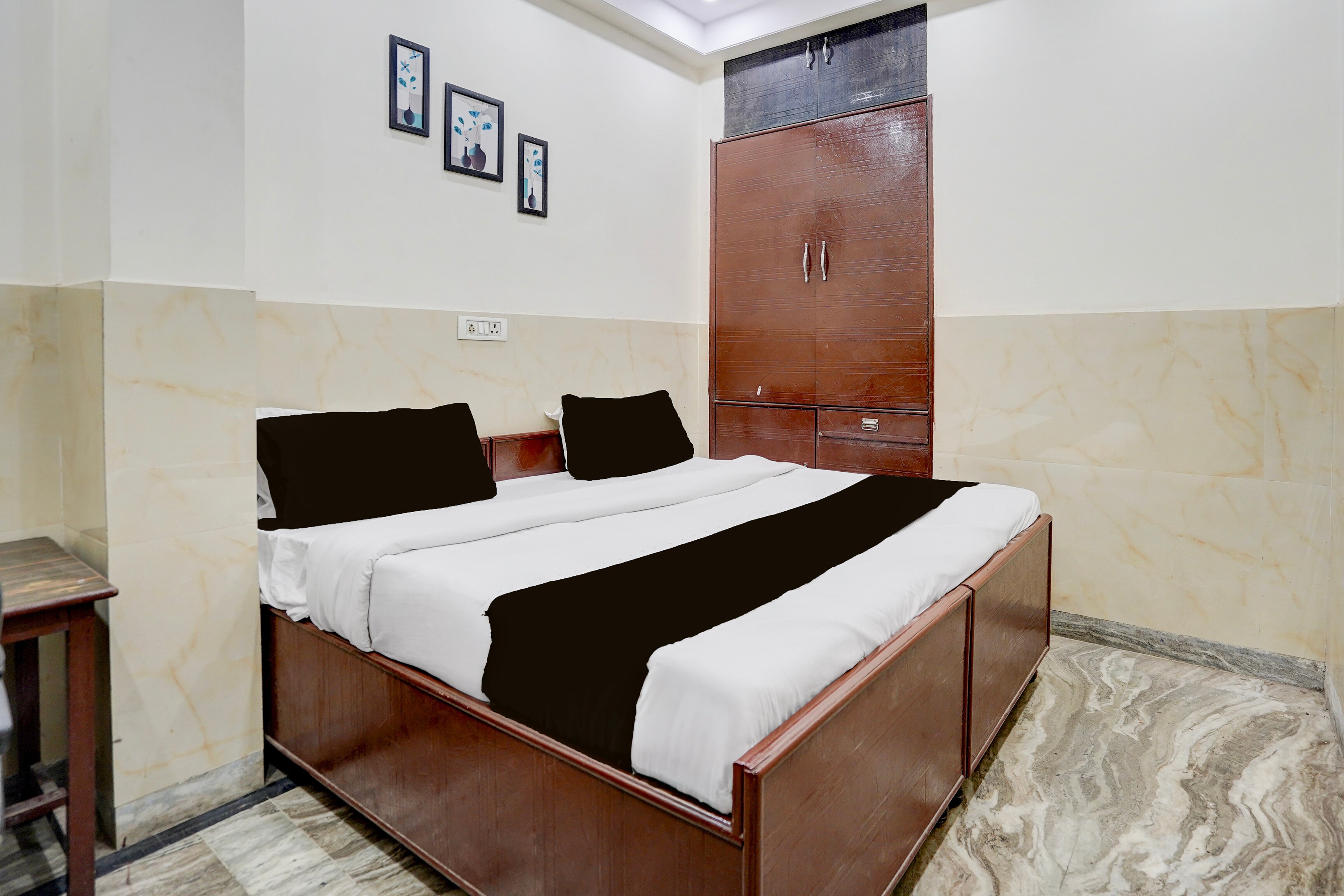 Hotel O Nitin Palace - Tap to explore photos