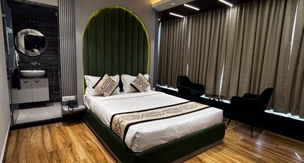 HOTEL MEERA INTERNATIONAL Room Type - DELUXE CITY VIEW