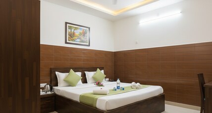 Rainbow Inn | Couple & Short-Stays Opp. Azadpur Main Mandi Room Type - Deluxe Serenity Room - Calm & Comfortable Stay