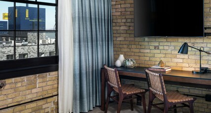 Canopy by Hilton Minneapolis Mill District Room Type - 1 KING LOFTED