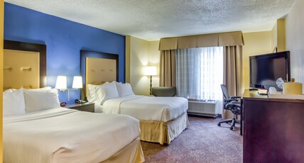 Holiday Inn Indianapolis North-Carmel Room Type - 2 Double Bed Premium Courtyard View Holiday Inn Indianapolis North-Carmel Room Type - 2 Double Bed Premium Courtyard View