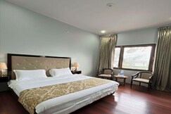 THE ZURFI'S HOTEL AND RESTAURANT