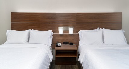 Holiday Inn Express Hotel & Suites Dinuba West Room Type - 2 Queen Suite