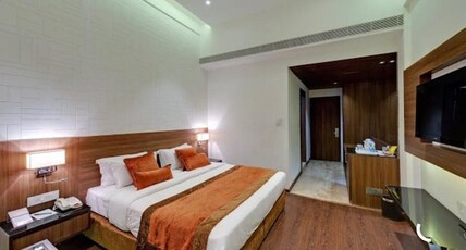 Hotel Centre Point Room Type - Club Room with Sofa Seating