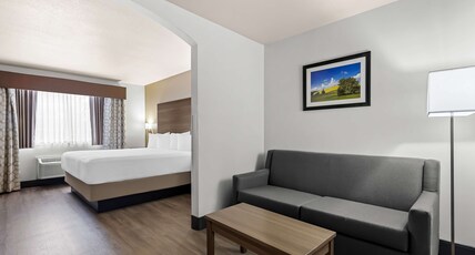 Best Western Plus Caldwell Inn & Suites Room Type - Accessible - Suite 1 King Bed, Mobility Accessible, Communication Assistance, Bathtub, Larger Room, 