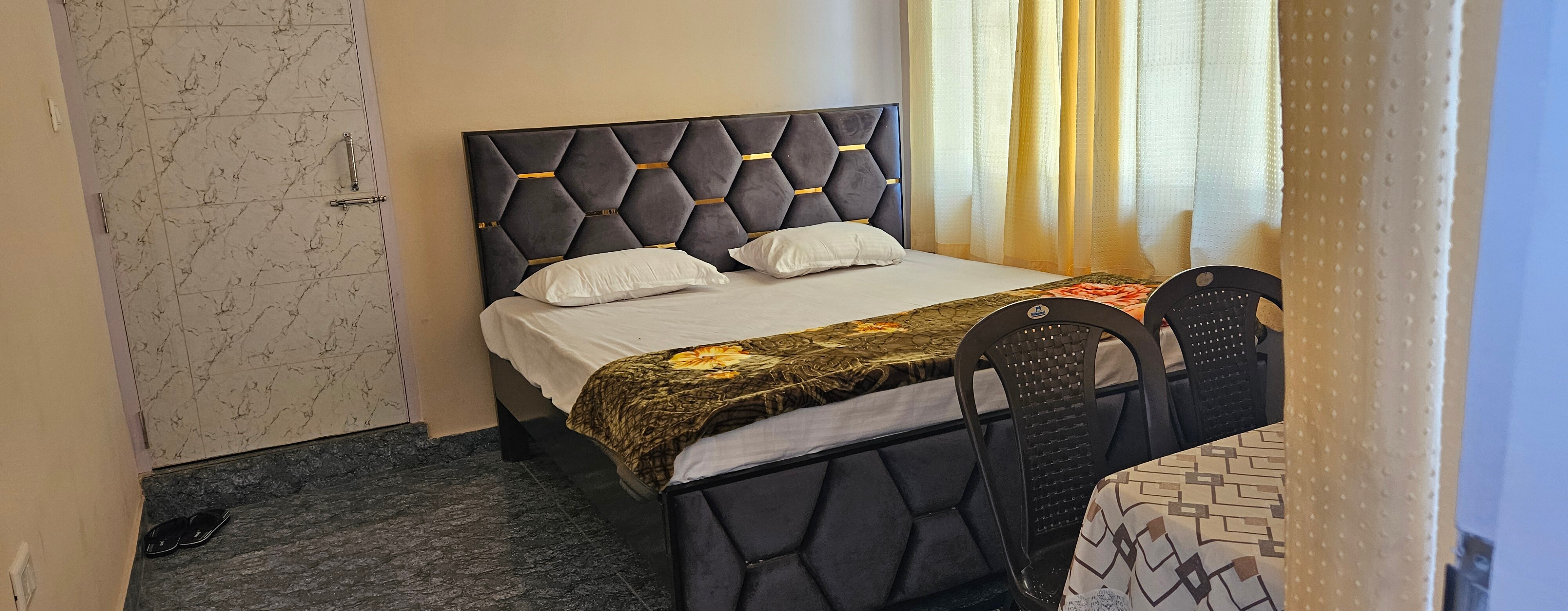 Big Bro Hotel - Tap to explore photos