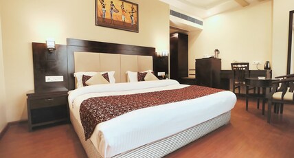 Gold Leaf Hotel - 1 Km from City Palace Room Type - Deluxe Room